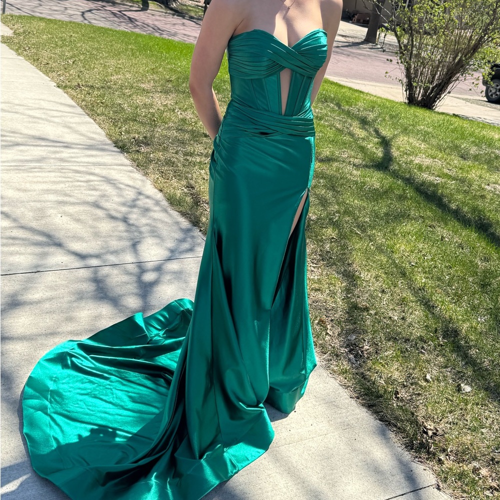 Elegant Strapless Green prom dress